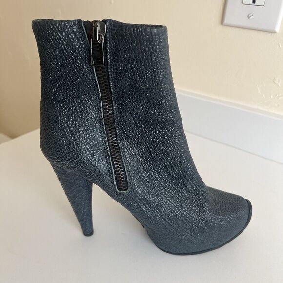 Acne Studios Women’s Araceli Texture Ankle Boots Navy Blue Leather Size 8/38 - Picture 8 of 15